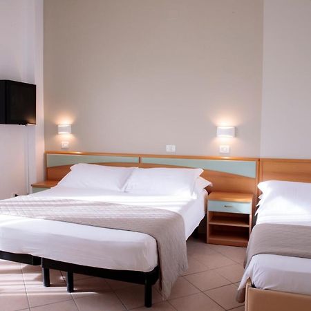 רימיני Hotel Holland מראה חיצוני תמונה