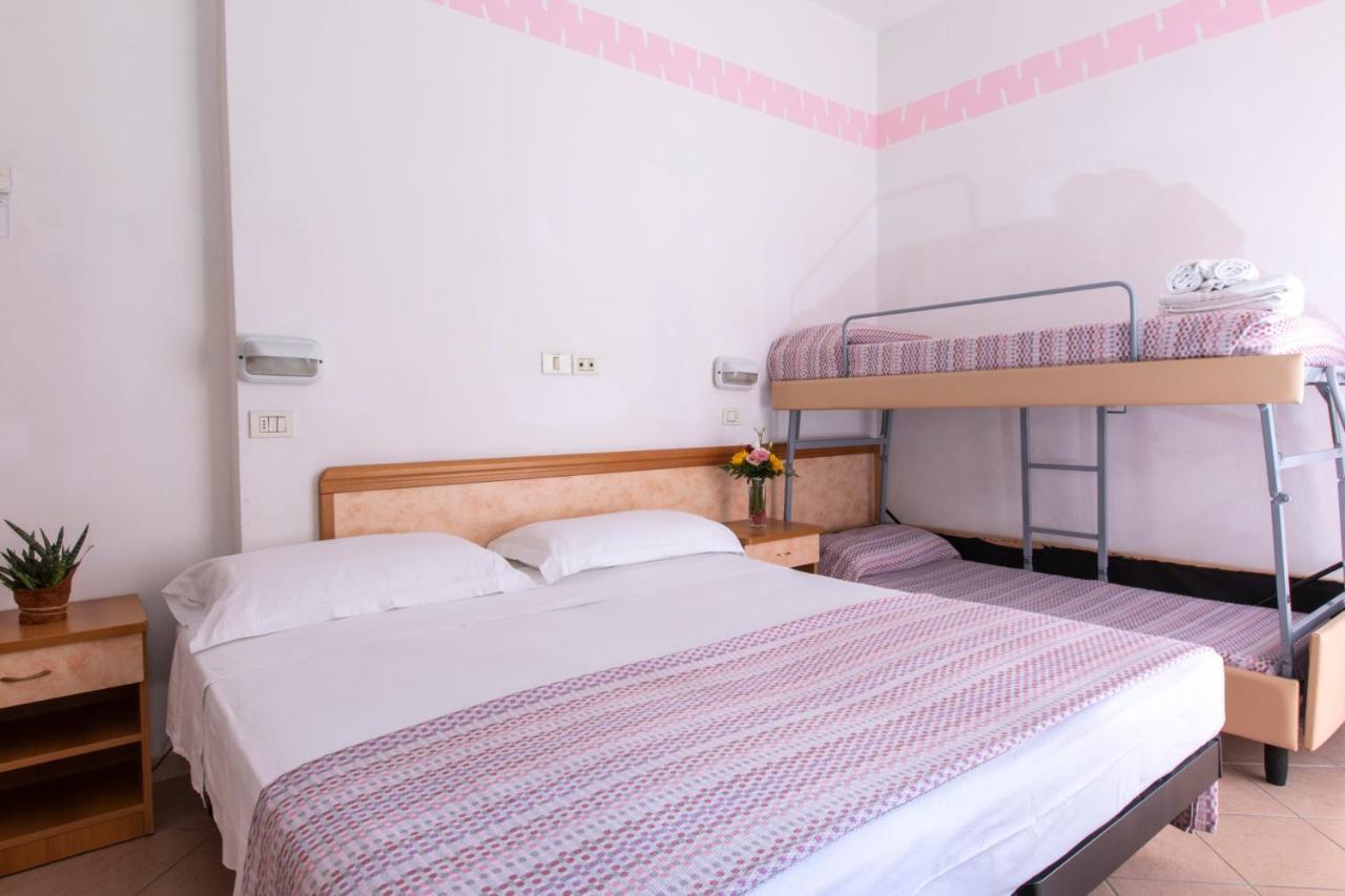 רימיני Hotel Holland מראה חיצוני תמונה