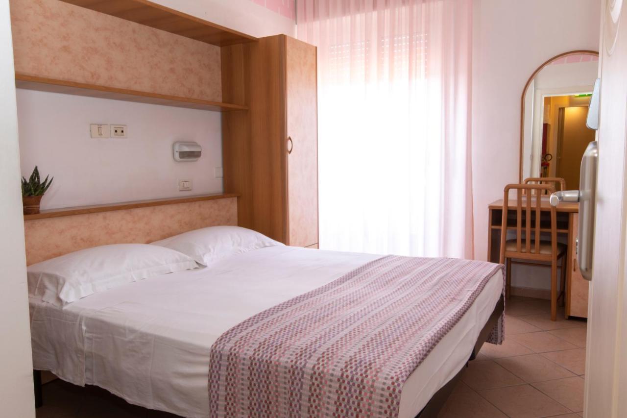 רימיני Hotel Holland מראה חיצוני תמונה