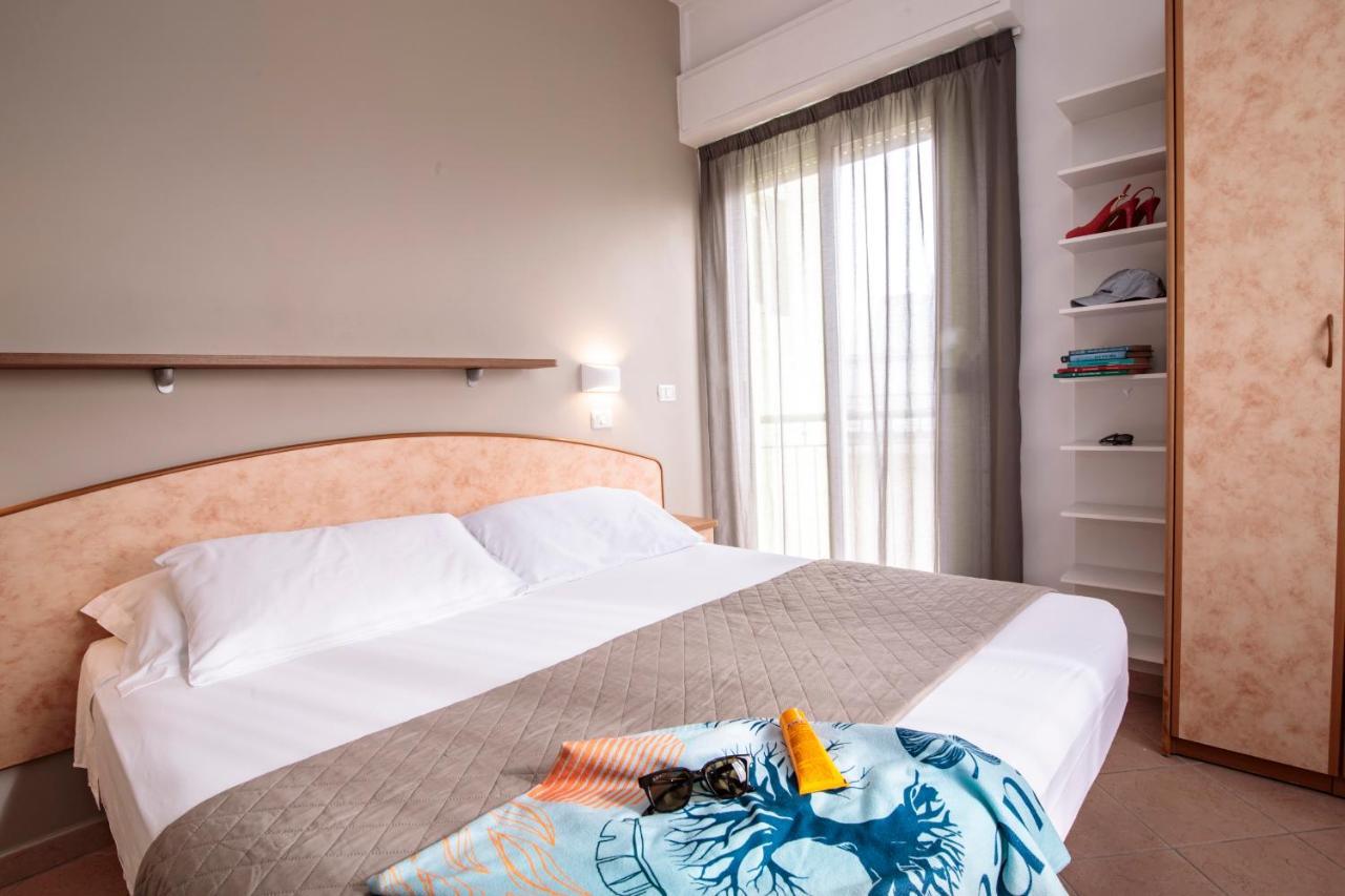 רימיני Hotel Holland מראה חיצוני תמונה