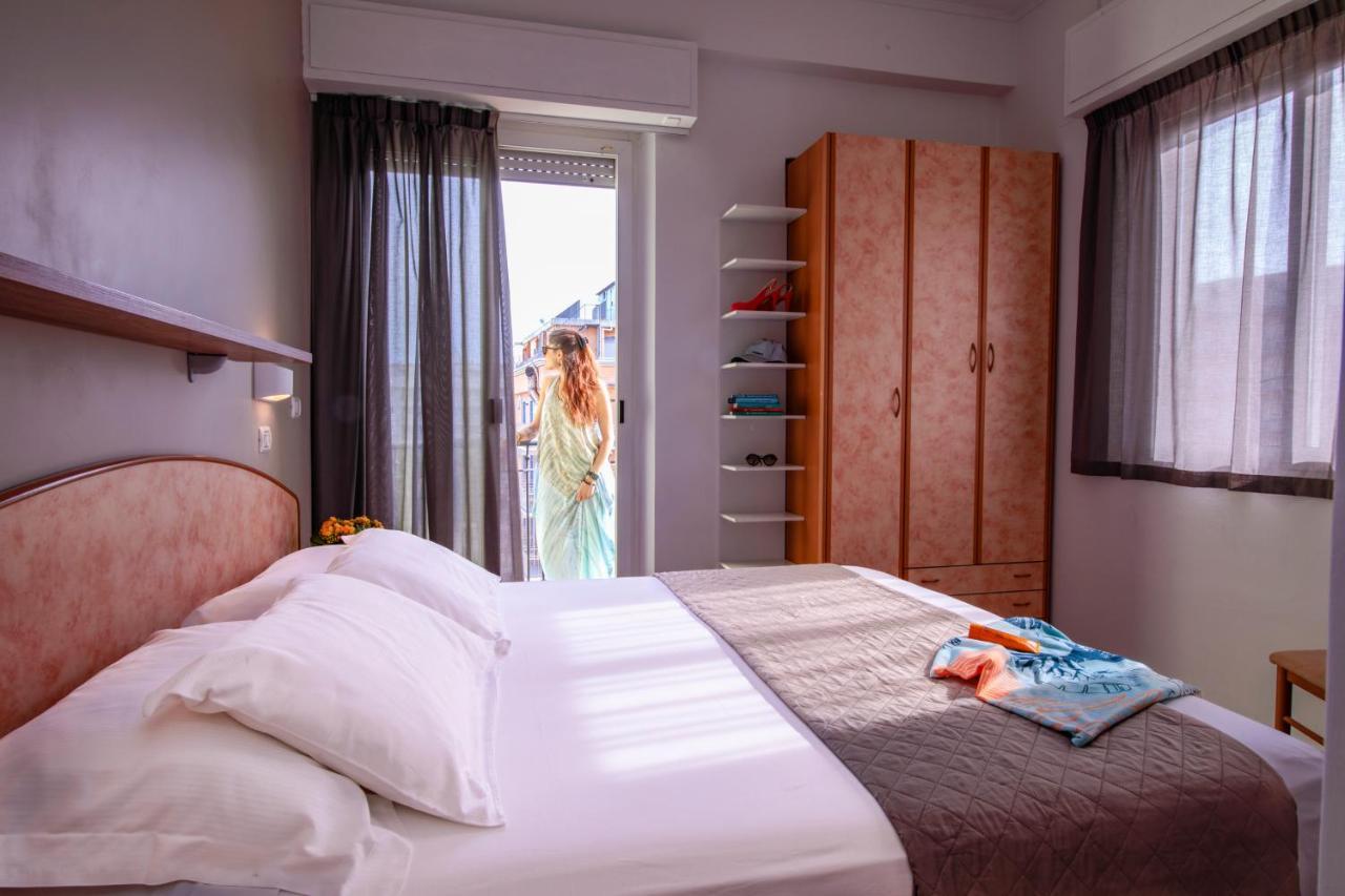 רימיני Hotel Holland מראה חיצוני תמונה