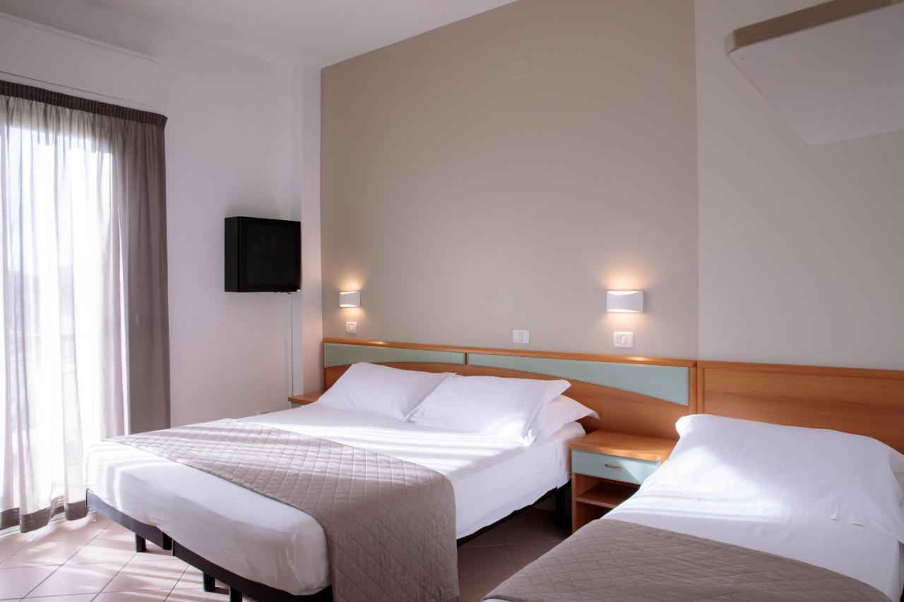 רימיני Hotel Holland מראה חיצוני תמונה