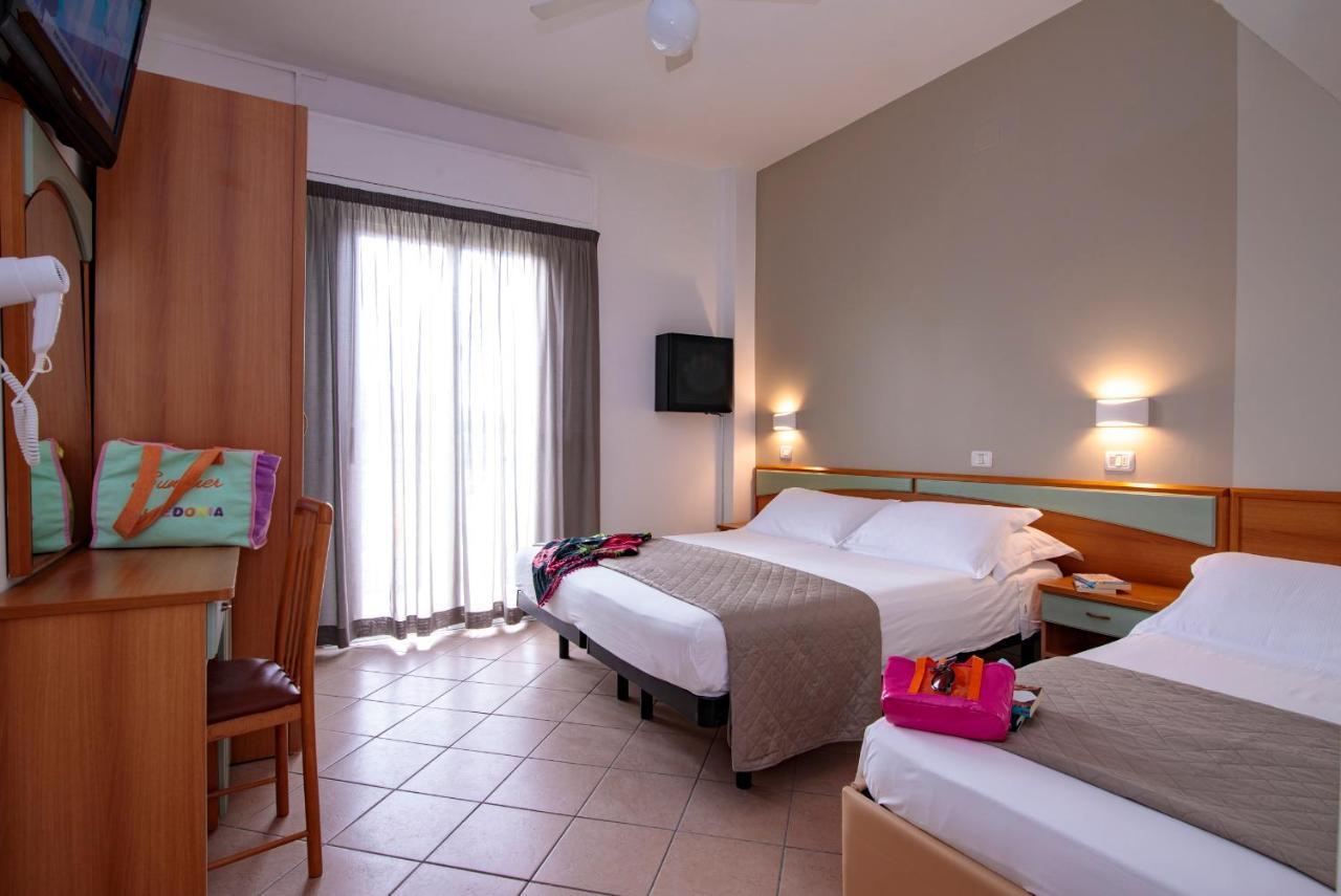 רימיני Hotel Holland מראה חיצוני תמונה