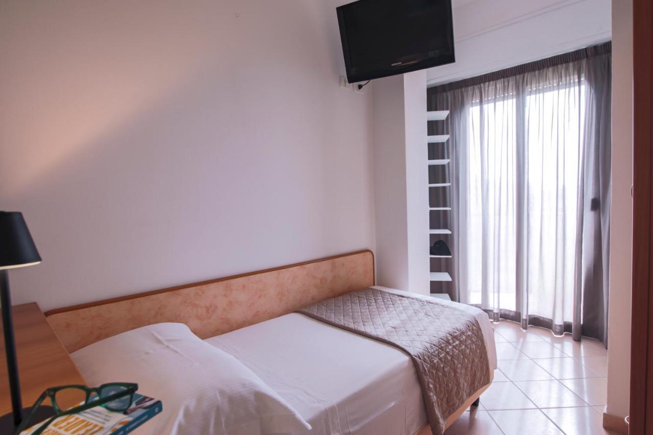רימיני Hotel Holland מראה חיצוני תמונה