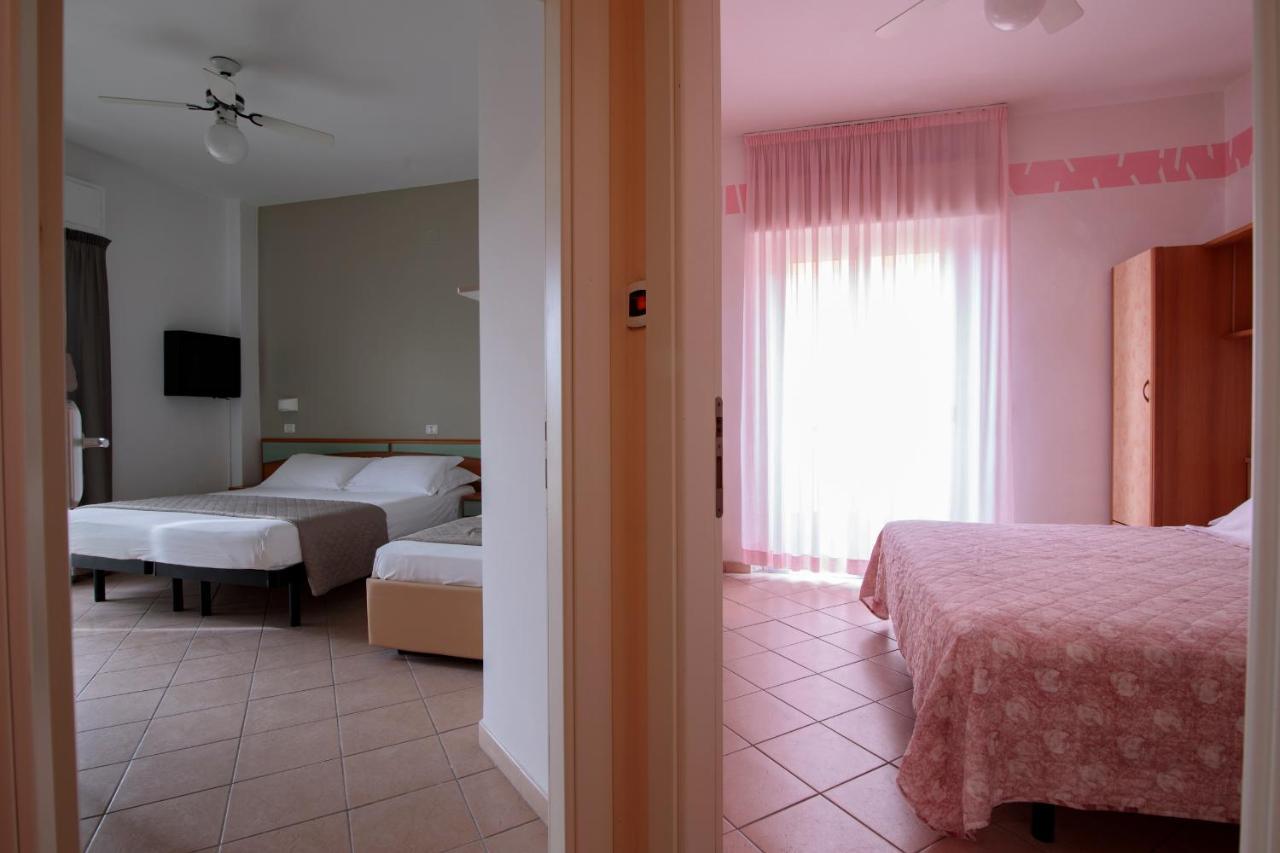 רימיני Hotel Holland מראה חיצוני תמונה