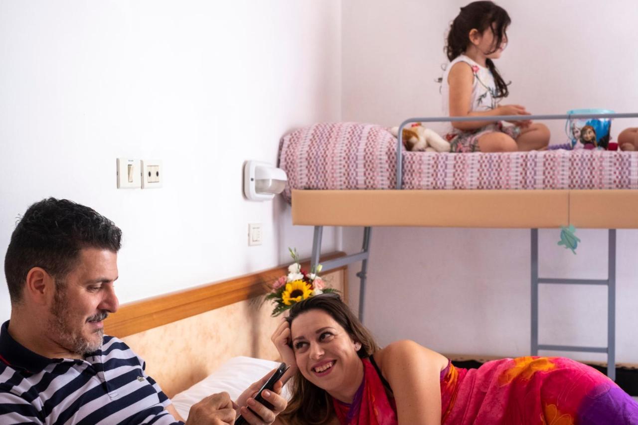 רימיני Hotel Holland מראה חיצוני תמונה