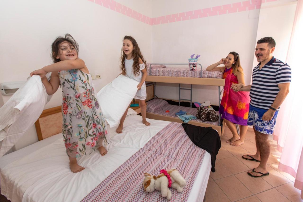 רימיני Hotel Holland מראה חיצוני תמונה