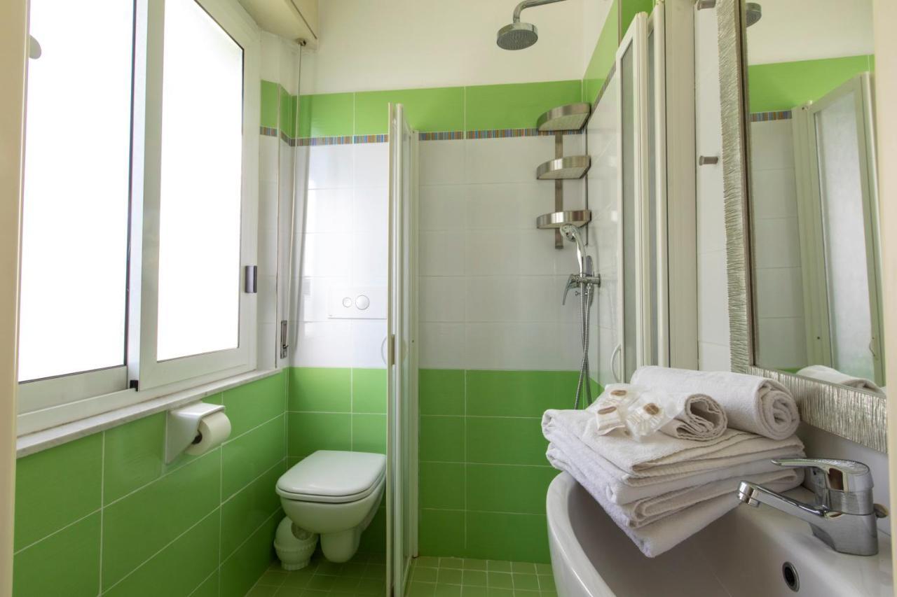 רימיני Hotel Holland מראה חיצוני תמונה