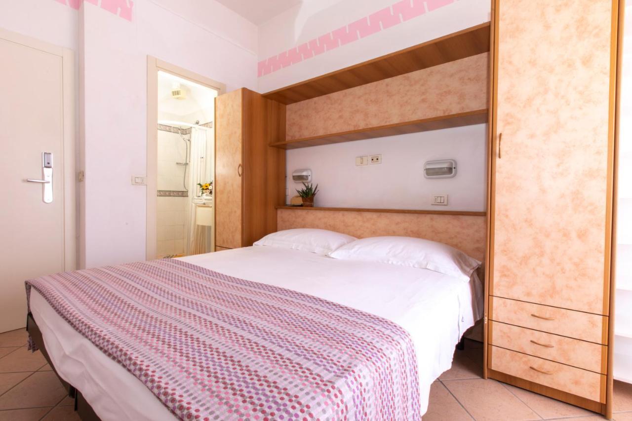 רימיני Hotel Holland מראה חיצוני תמונה